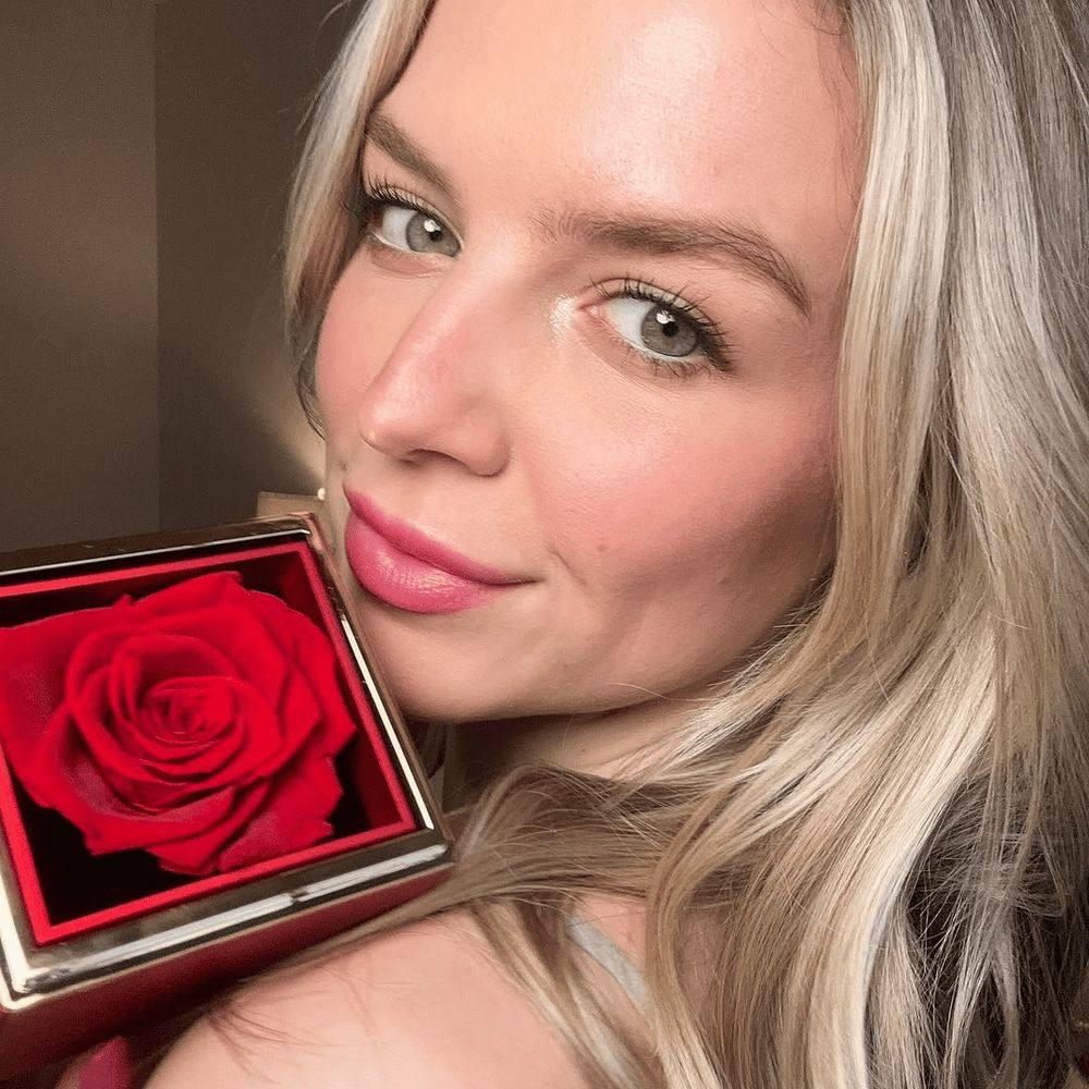 Colar Dois Corações com Caixa Giratória – Presente Personalizado FEMININO - ACESSORIOS - CAIXA COM COLAR Dm Stores